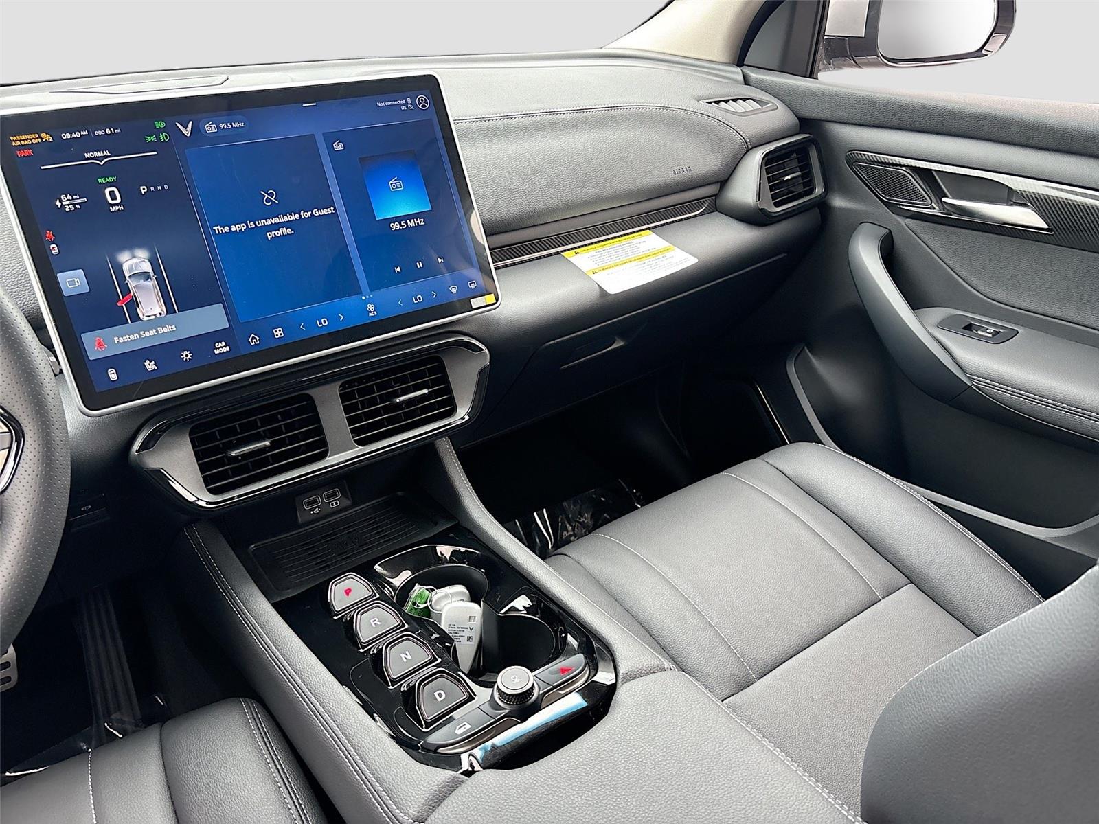 2025 VinFast VF 8 Eco