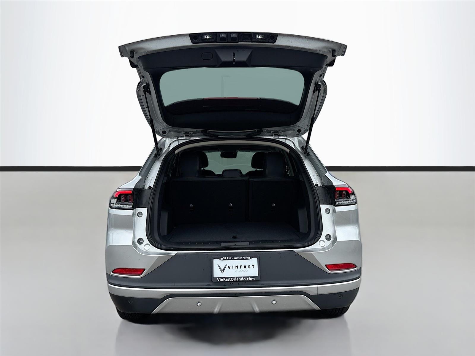 2025 VinFast VF 8 Eco