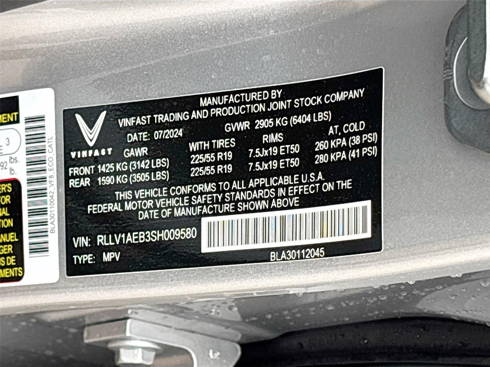 2025 VinFast VF 8 Eco