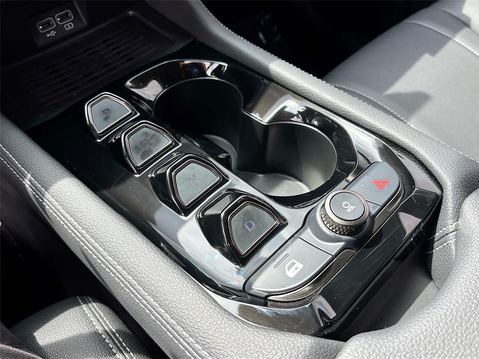 2025 VinFast VF 8 Eco