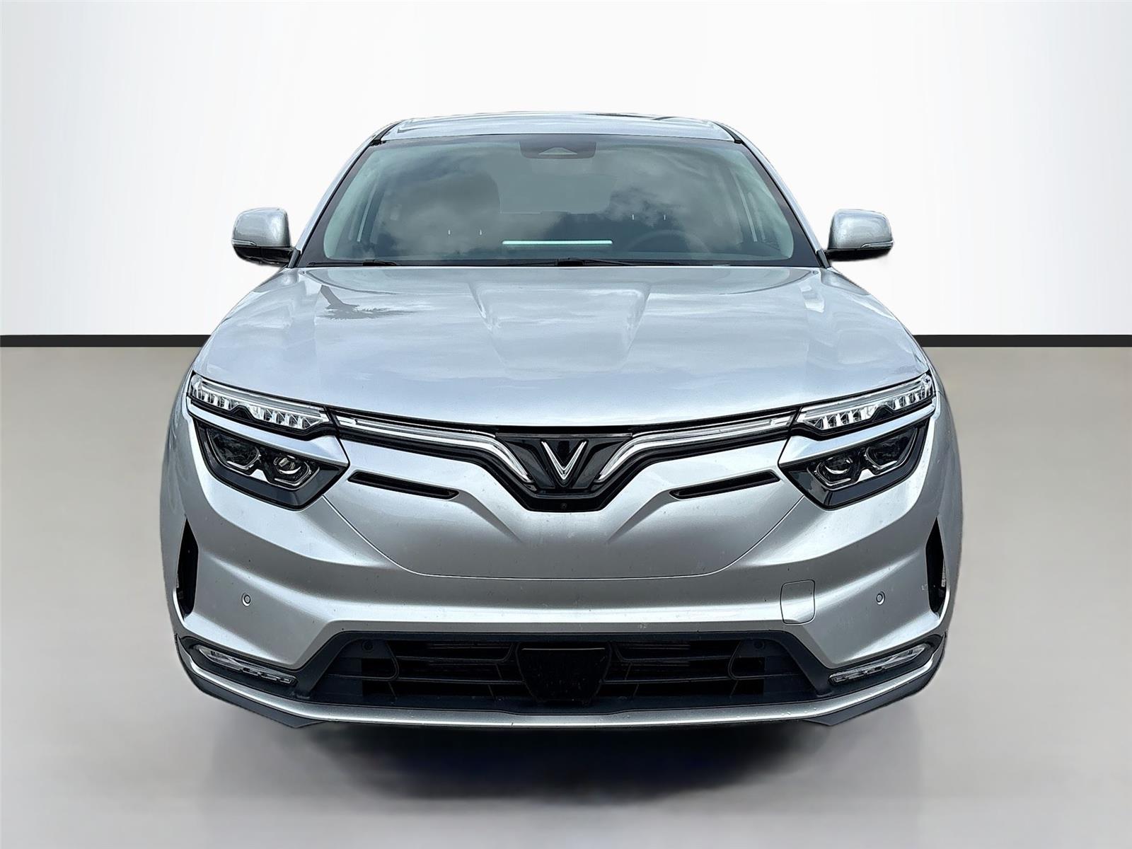 2025 VinFast VF 8 Eco