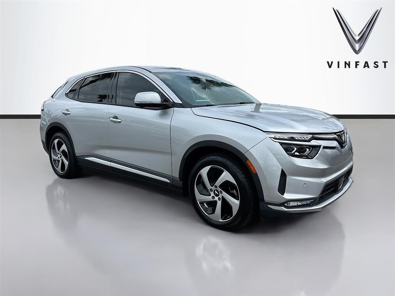 2025 VinFast VF 8 Eco