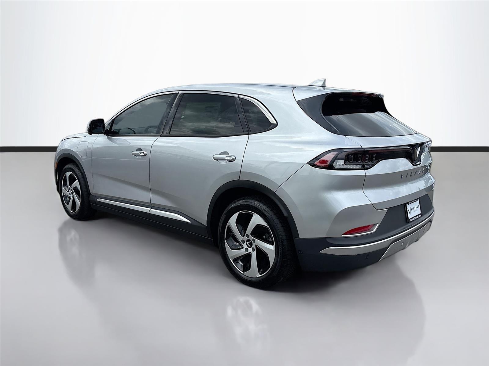 2025 VinFast VF 8 Eco