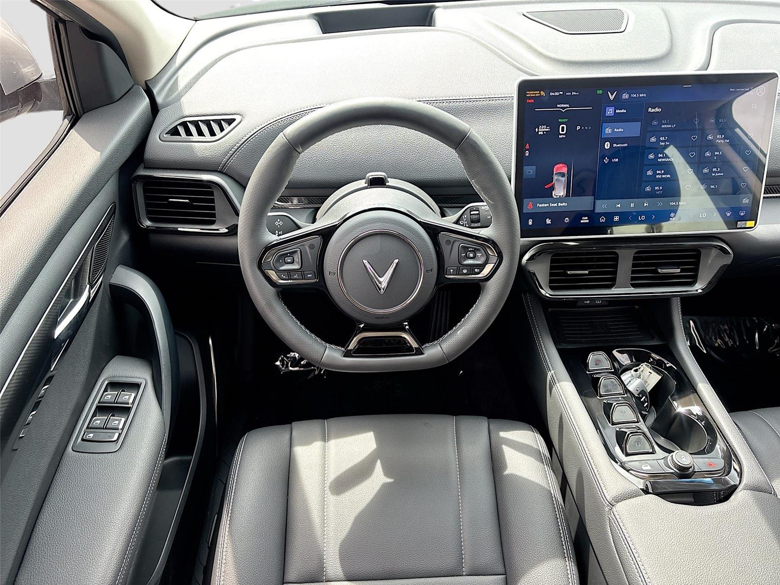 2025 VinFast VF 8 Eco