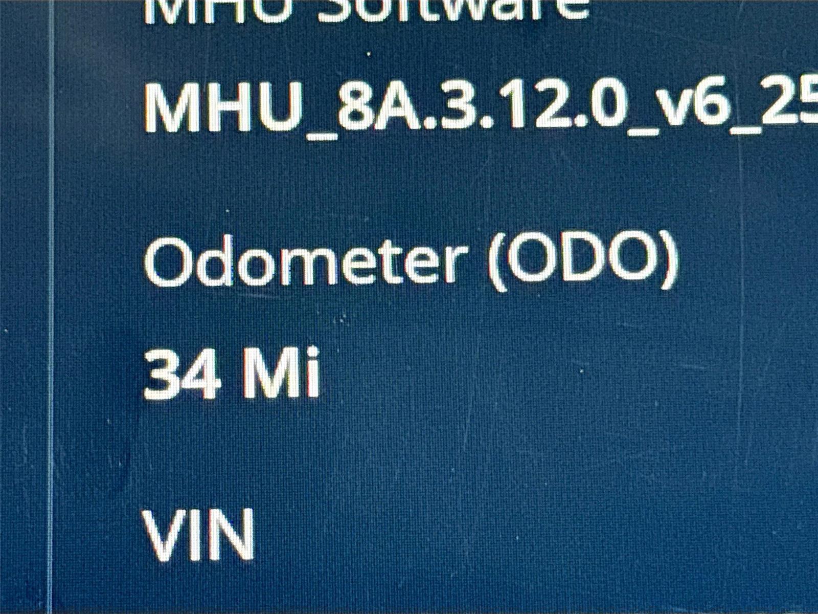 2025 VinFast VF 8 Eco