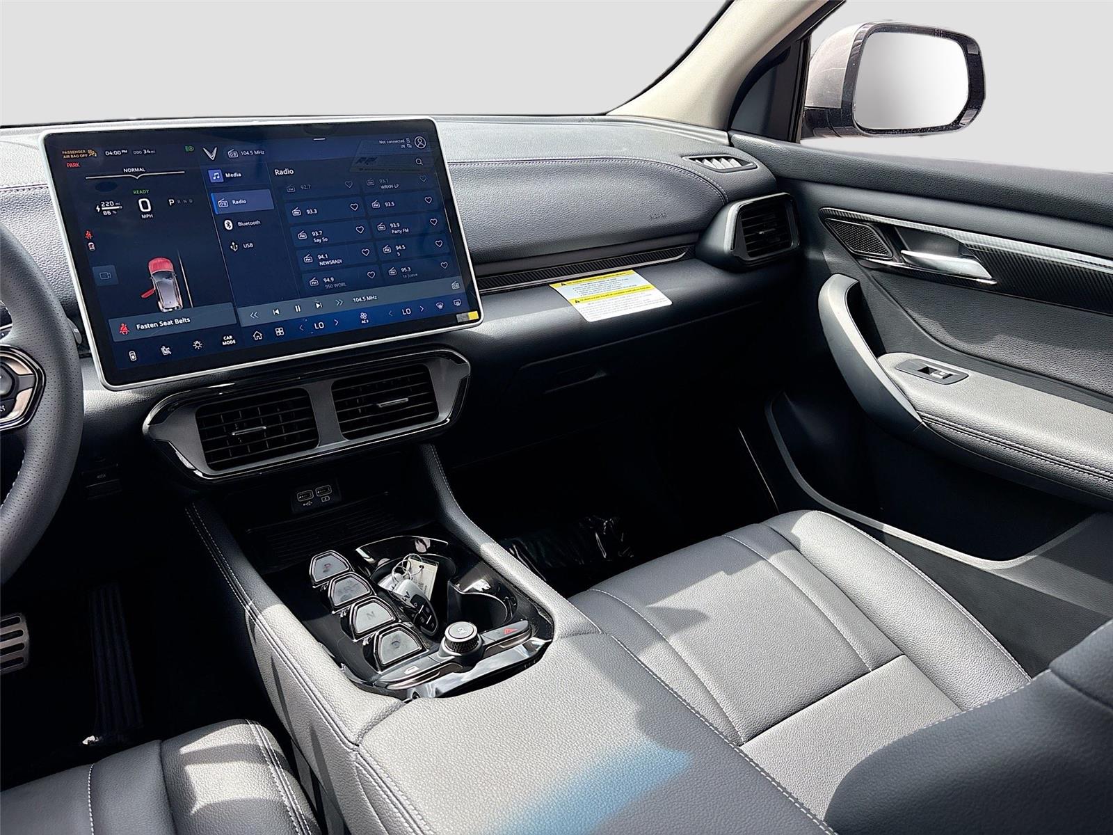 2025 VinFast VF 8 Eco