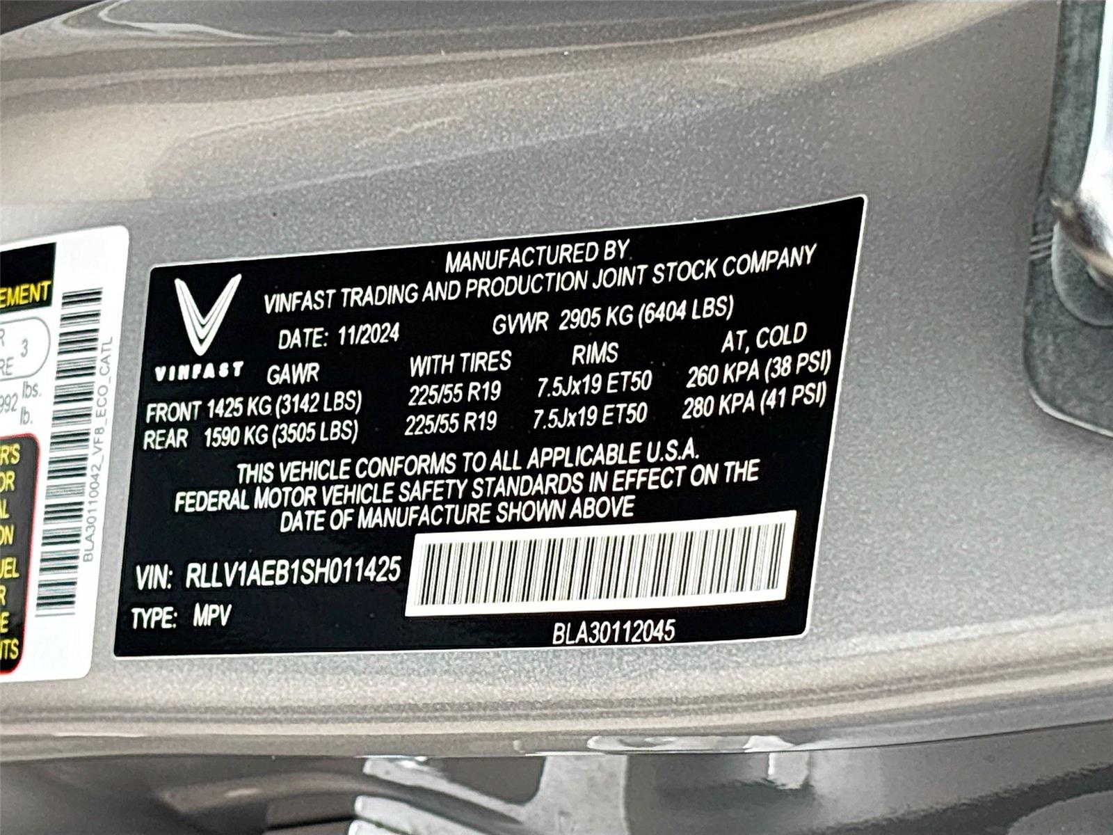 2025 VinFast VF 8 Eco