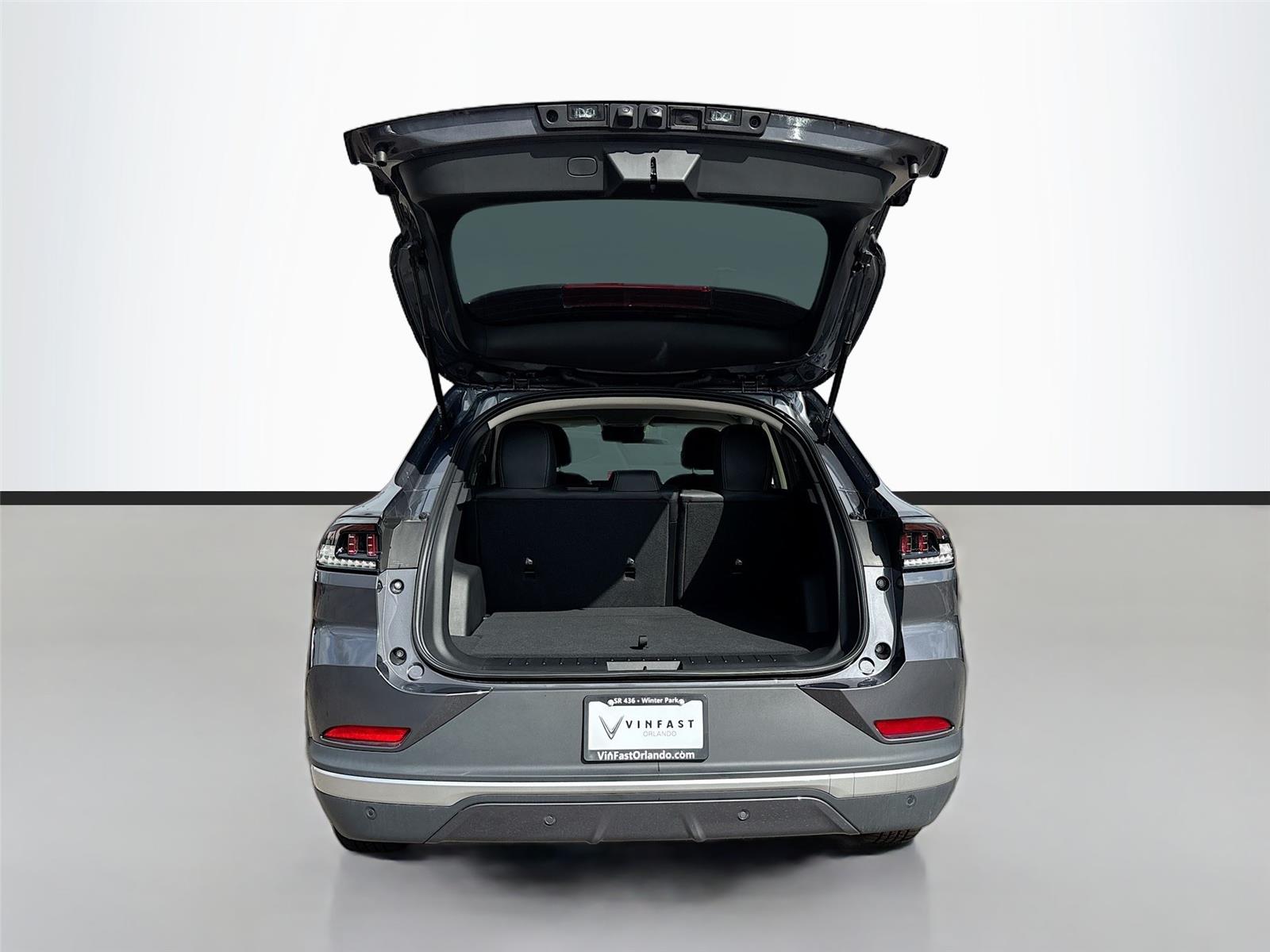 2025 VinFast VF 8 Eco