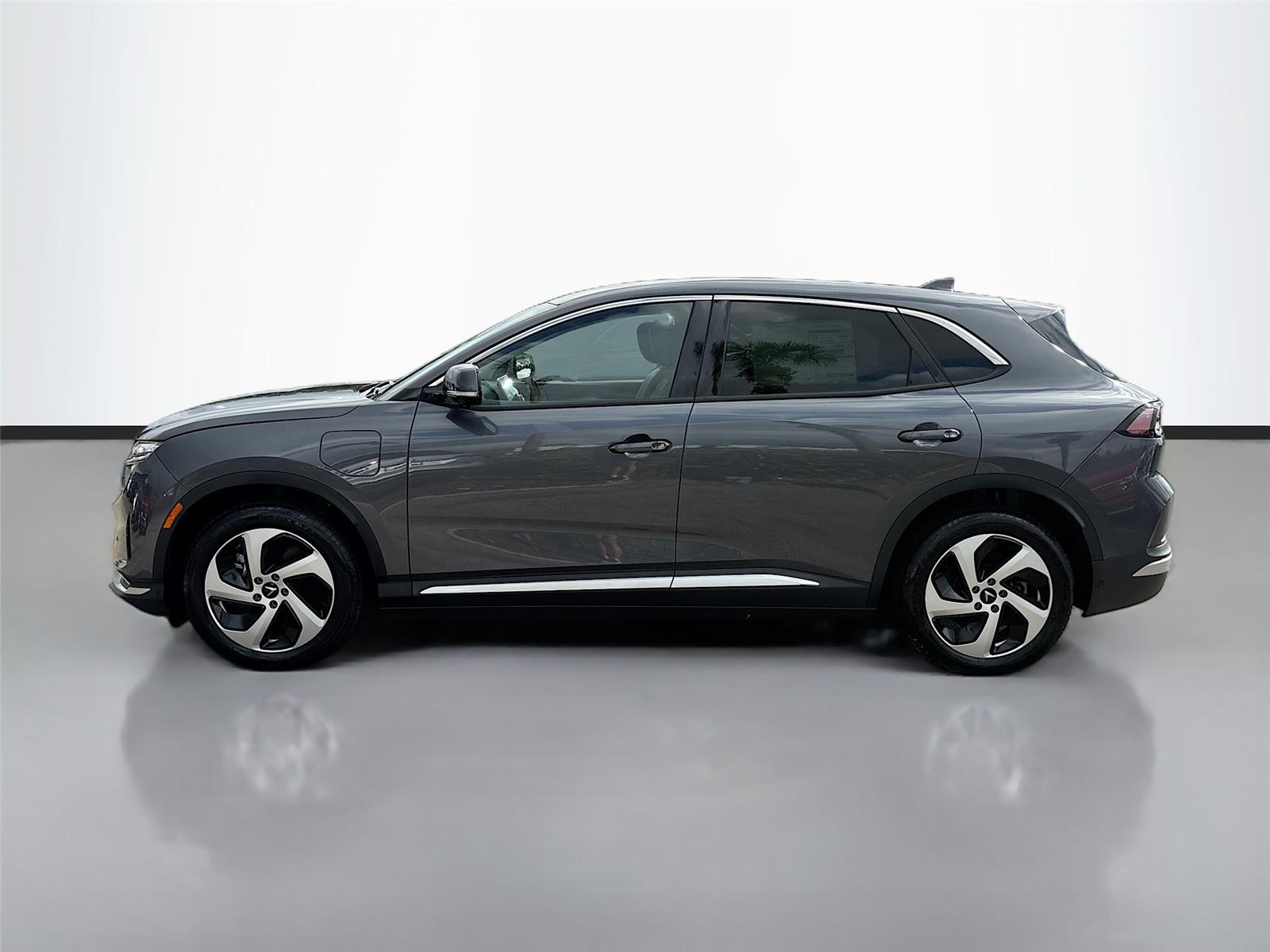 2025 VinFast VF 8 Eco