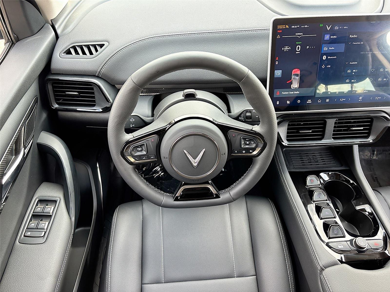 2025 VinFast VF 8 Eco