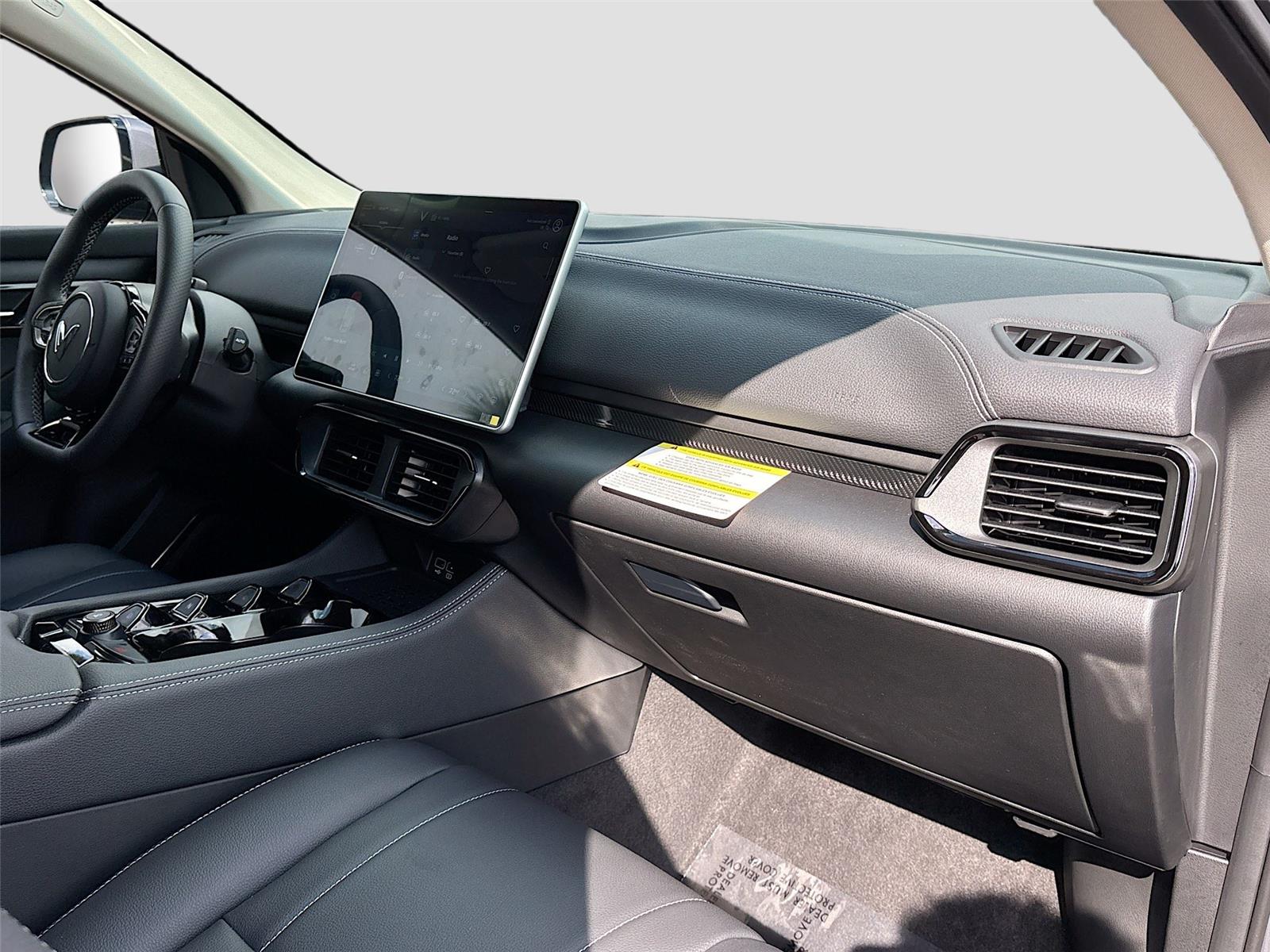 2025 VinFast VF 8 Eco