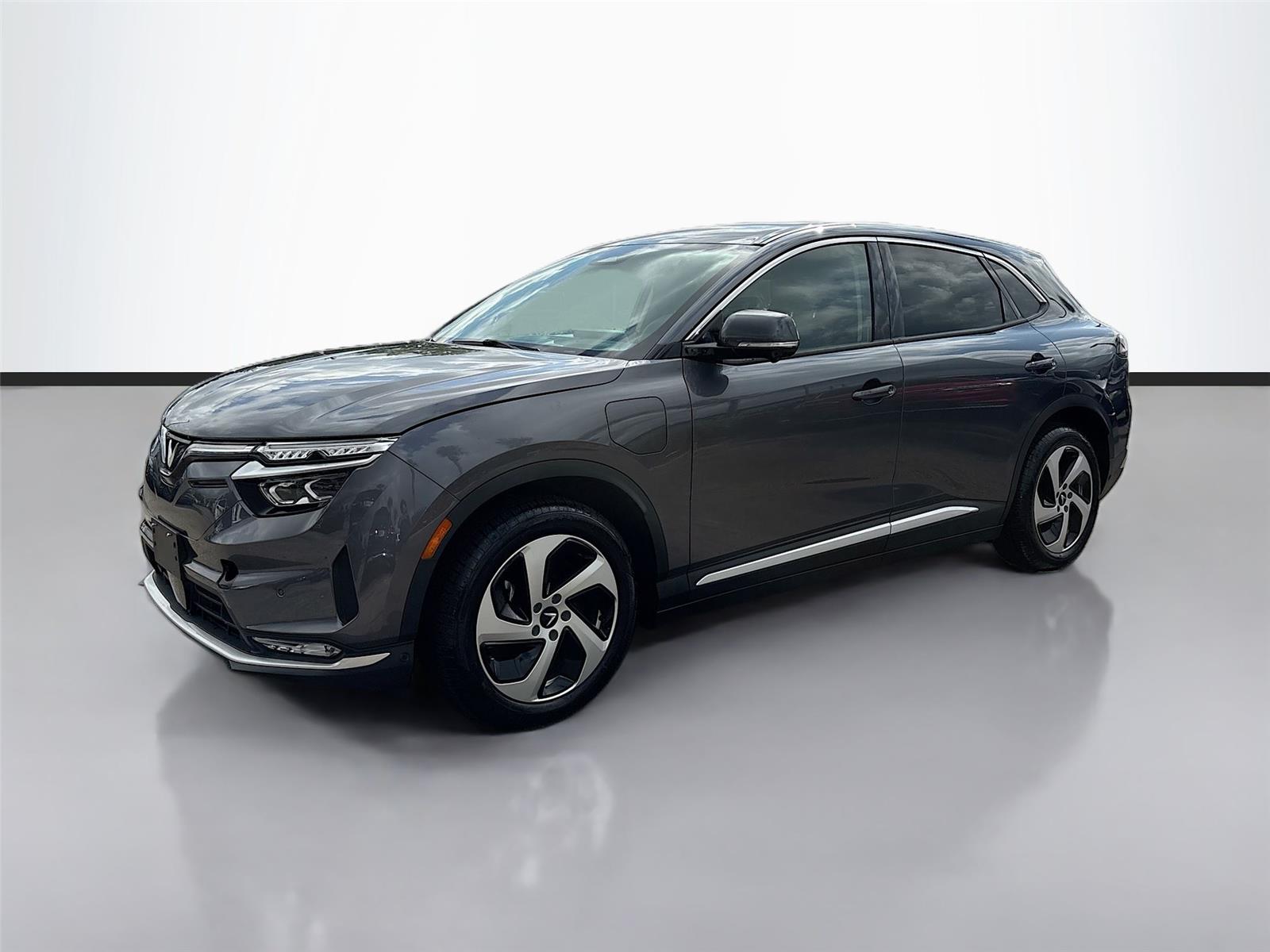 2025 VinFast VF 8 Eco