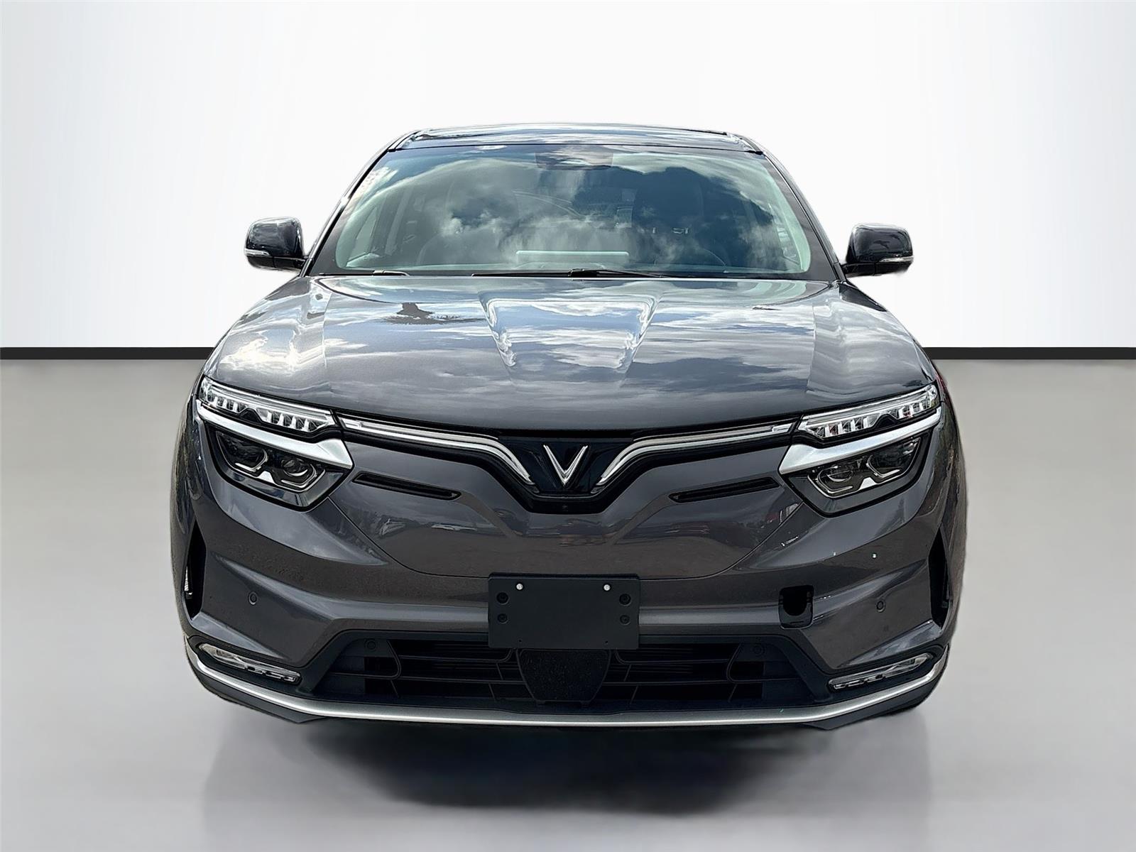 2025 VinFast VF 8 Eco