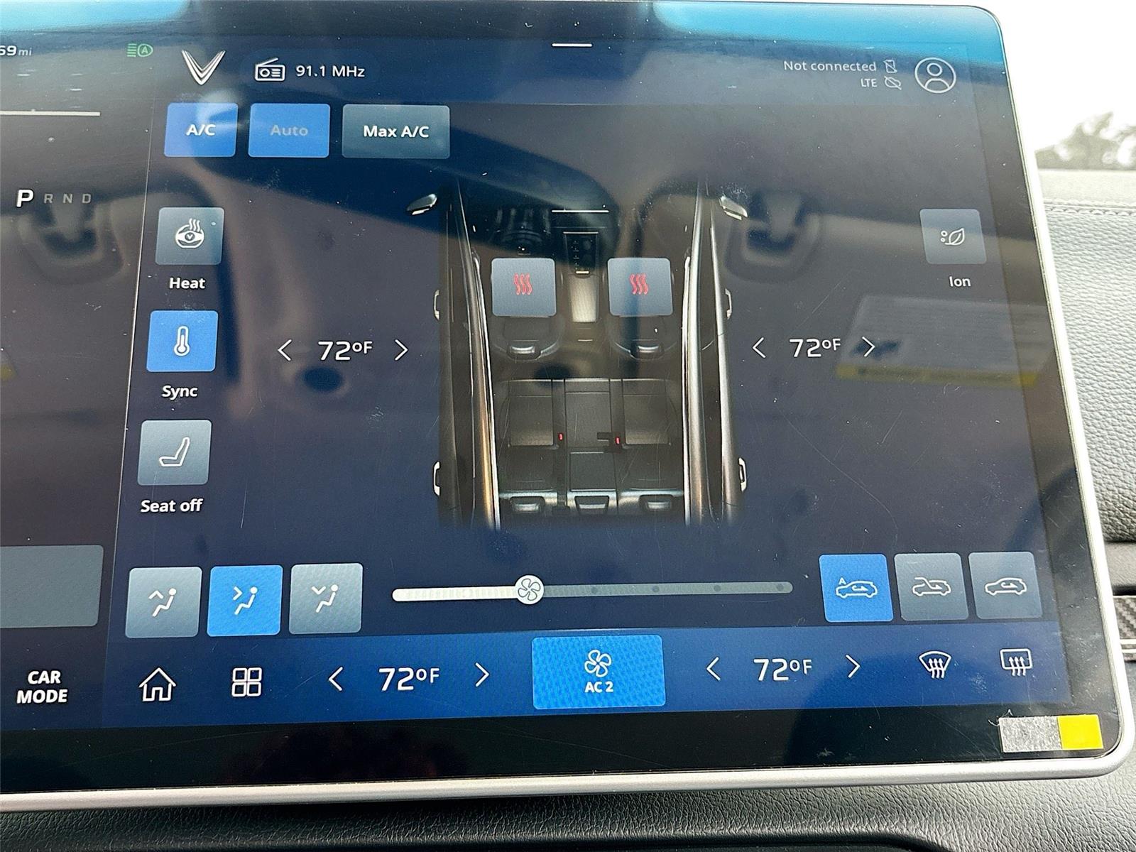 2025 VinFast VF 8 Eco