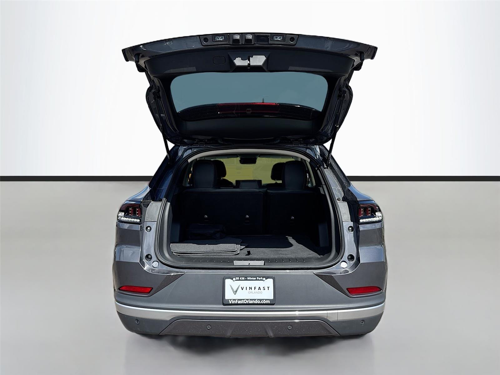 2025 VinFast VF 8 Eco