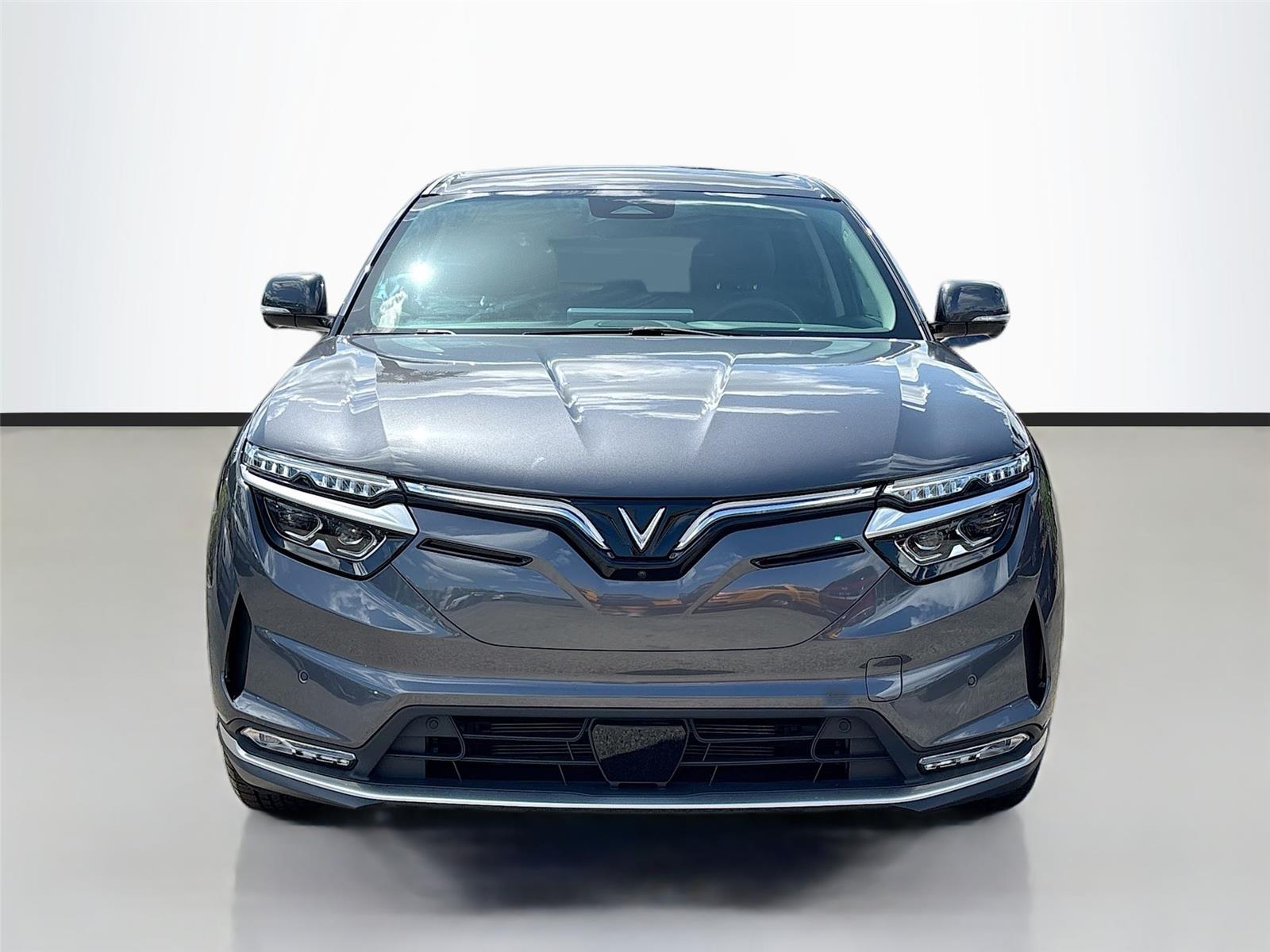 2025 VinFast VF 8 Eco