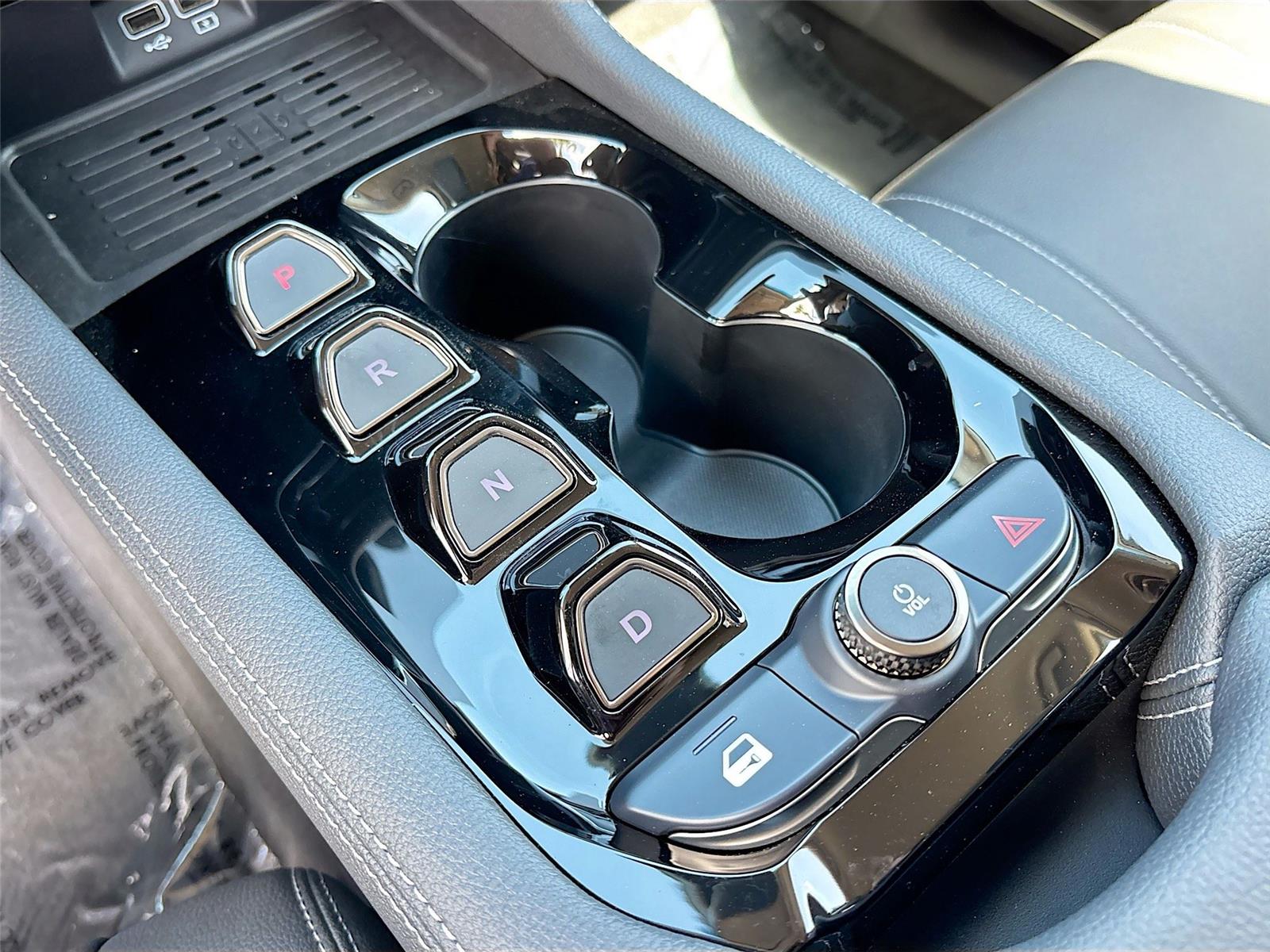 2025 VinFast VF 8 Eco