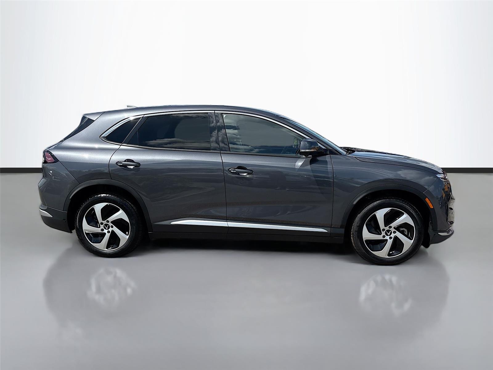 2025 VinFast VF 8 Eco
