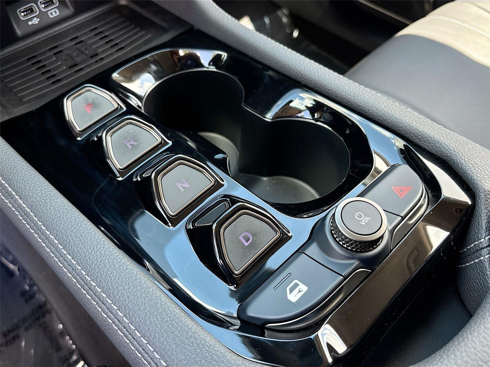 2025 VinFast VF 8 Eco