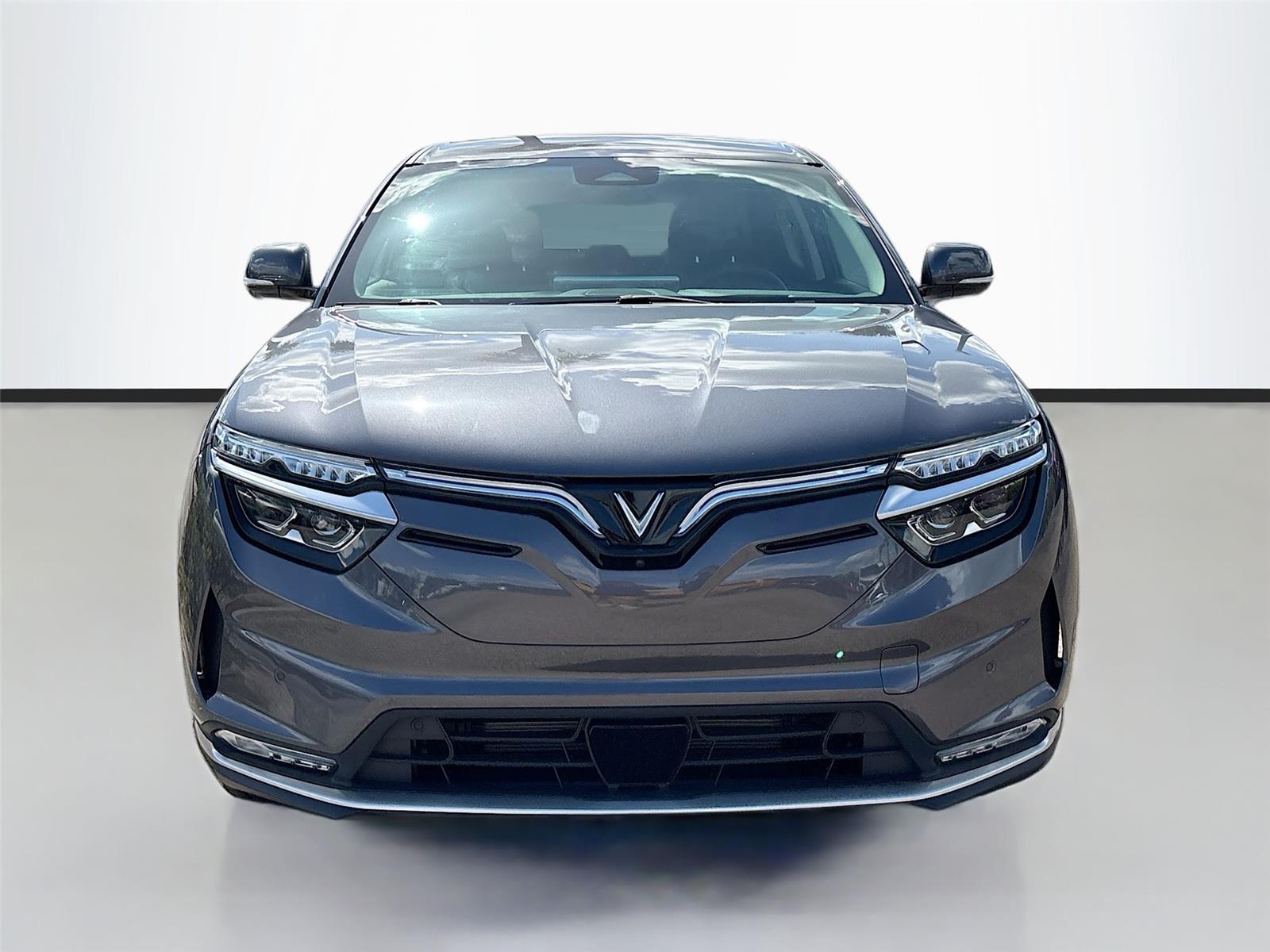 2025 VinFast VF 8 Eco