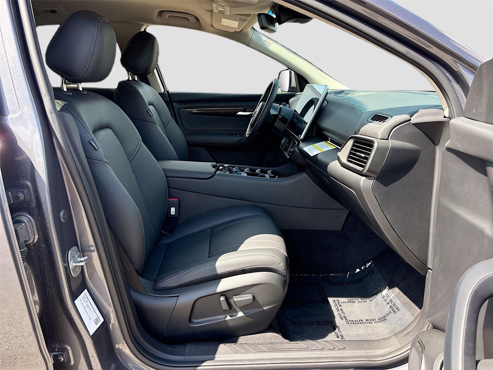 2025 VinFast VF 8 Eco