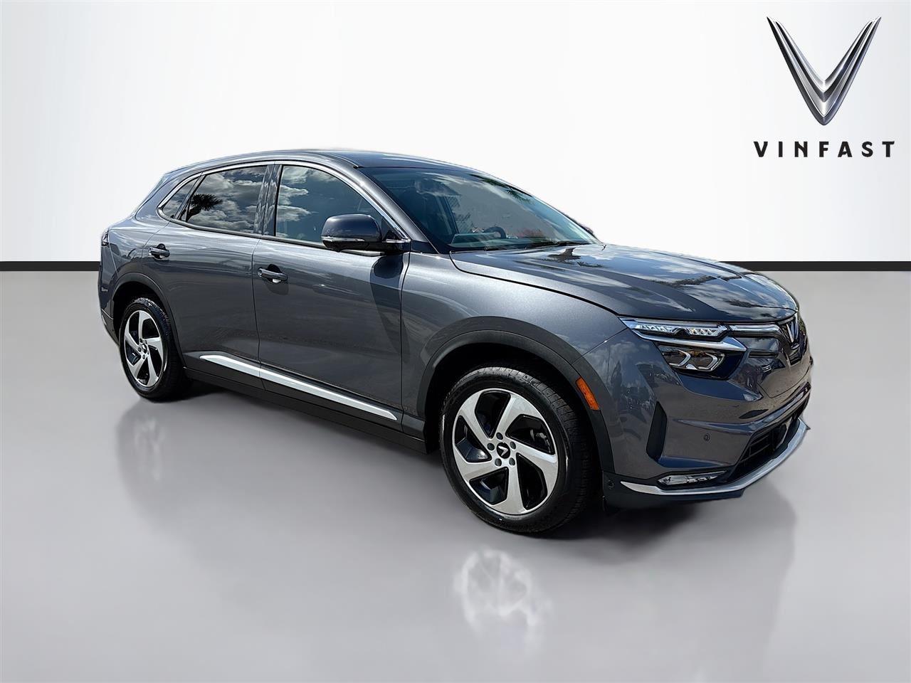 2025 VinFast VF 8 Eco