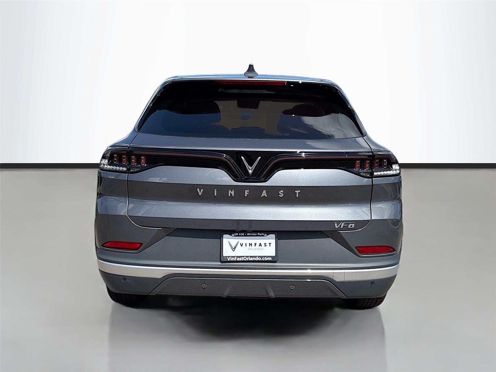 2025 VinFast VF 8 Eco