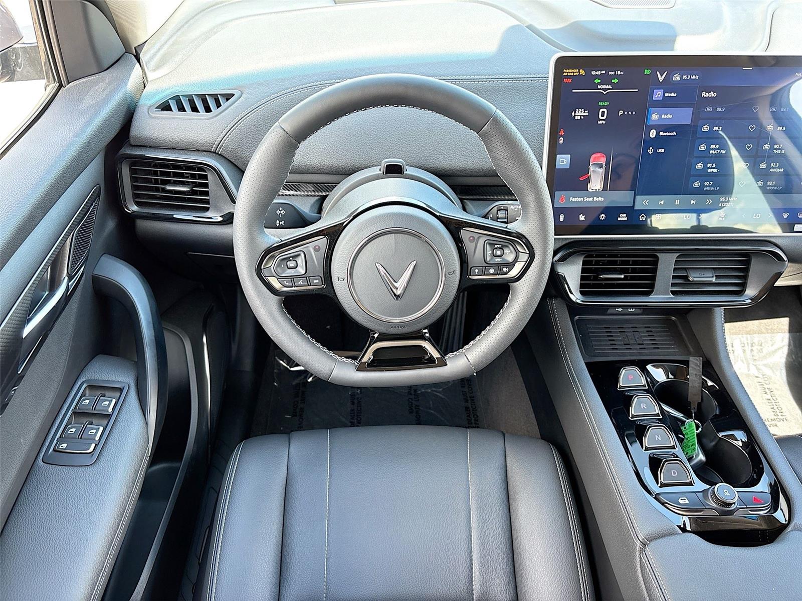 2025 VinFast VF 8 Eco