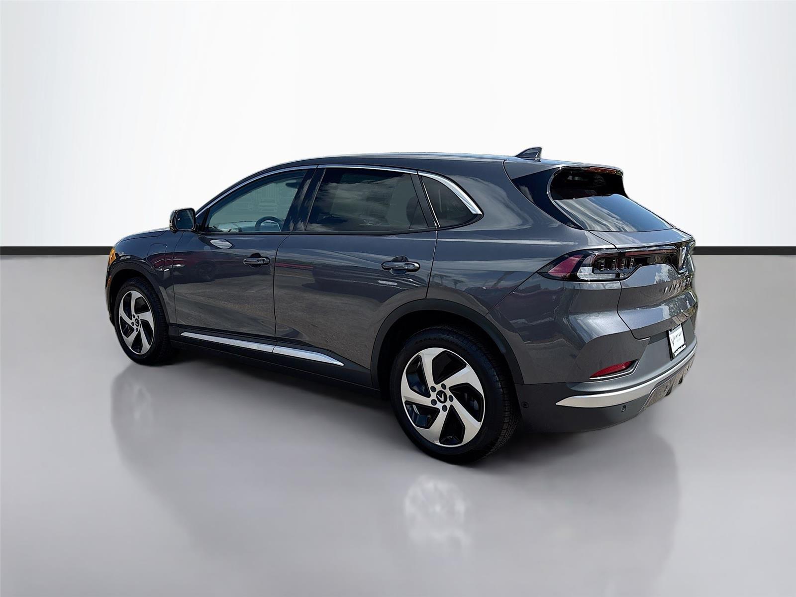 2025 VinFast VF 8 Eco