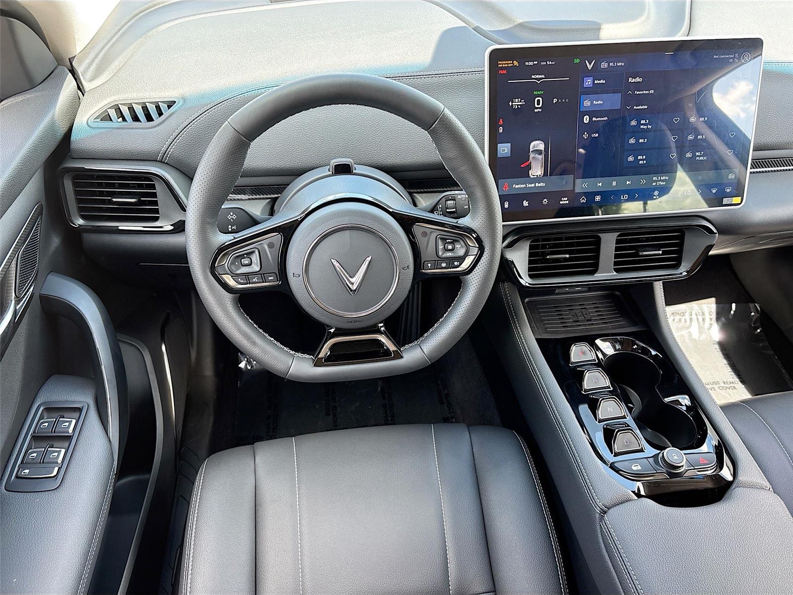 2025 VinFast VF 8 Eco