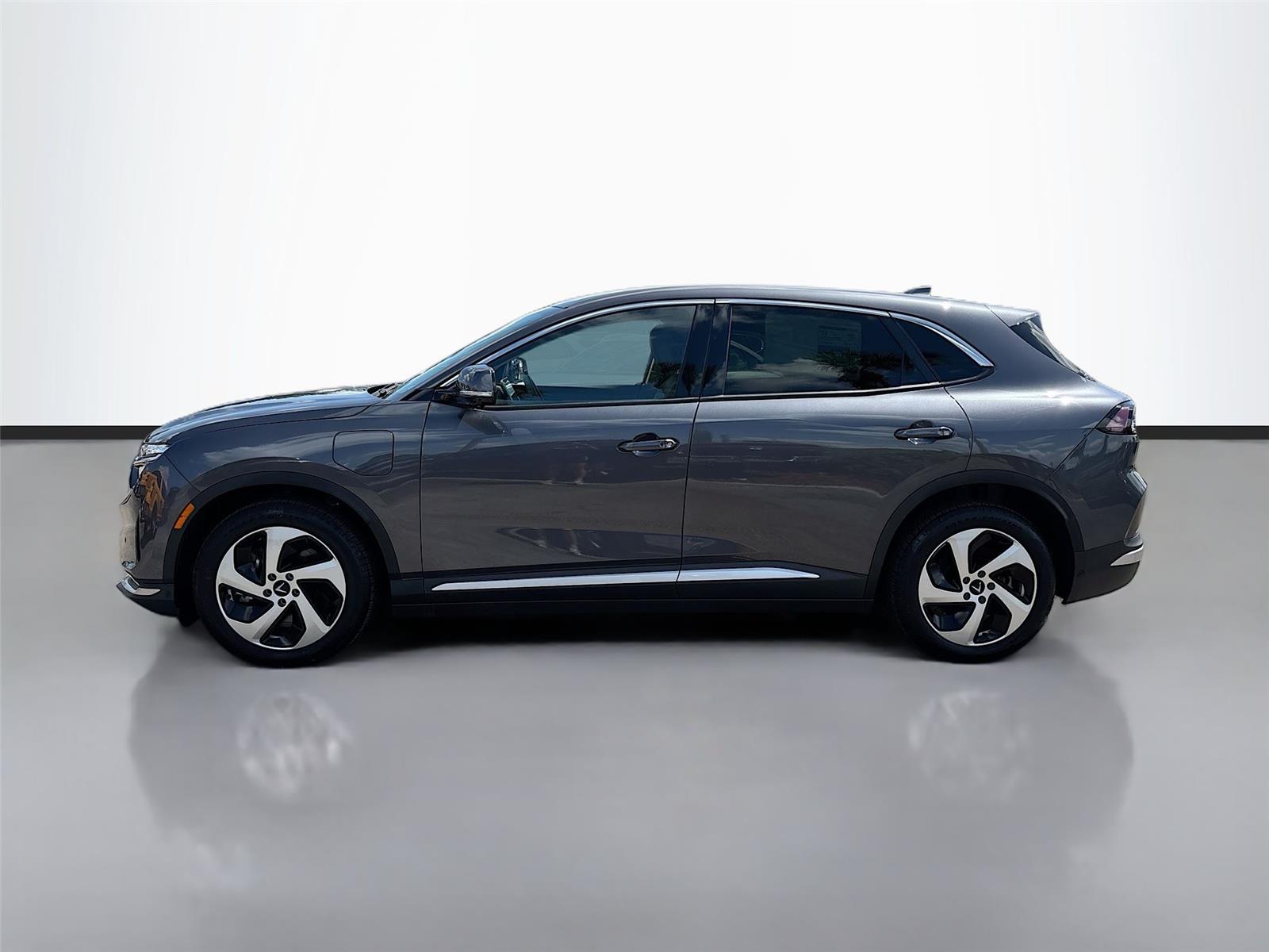 2025 VinFast VF 8 Eco