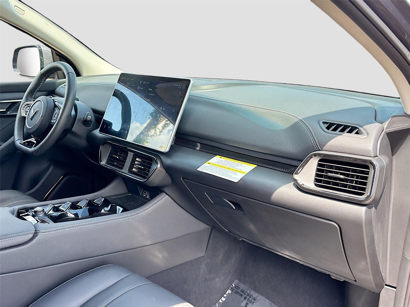 2025 VinFast VF 8 Eco