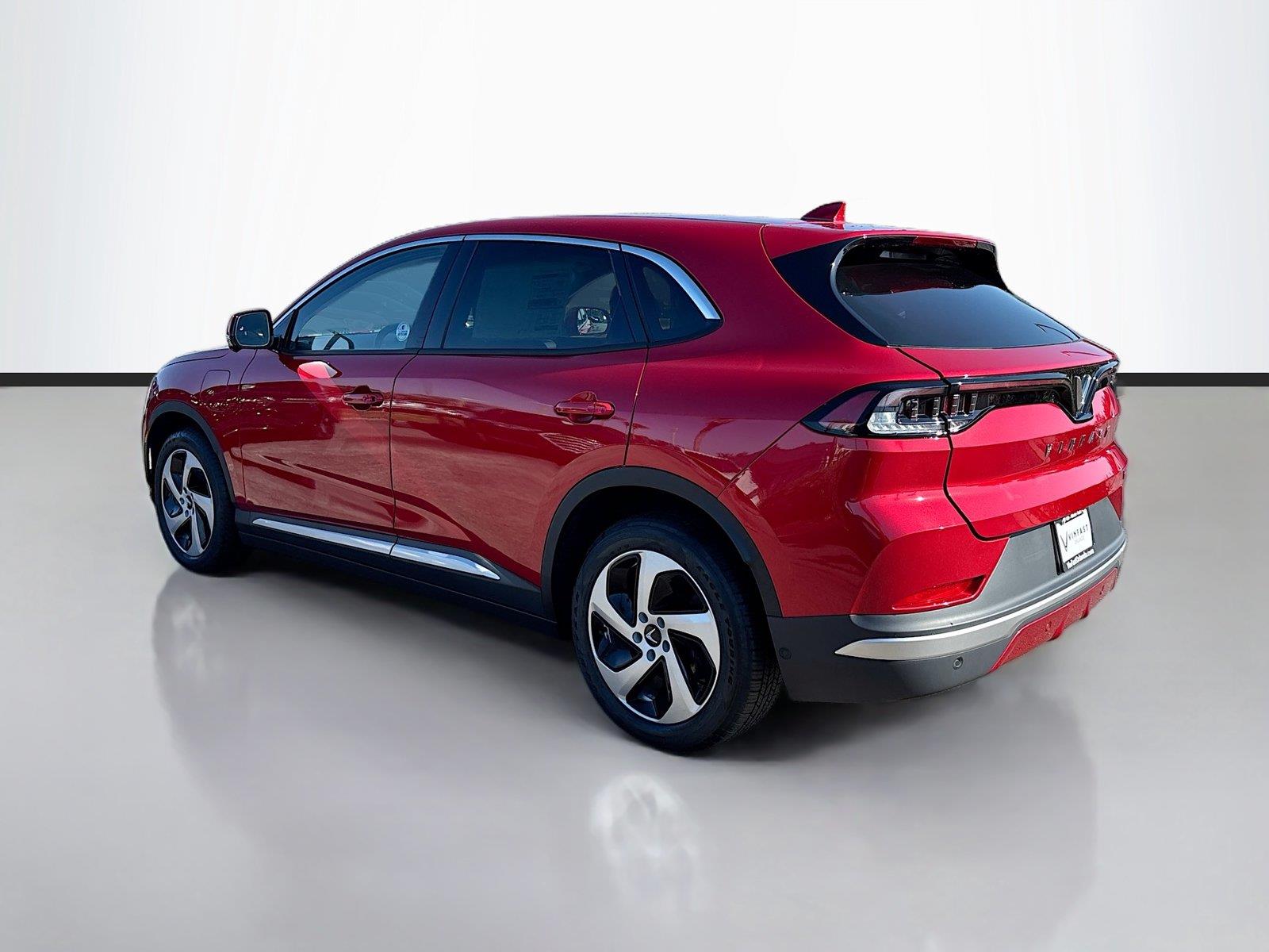 2025 VinFast VF 8 Eco
