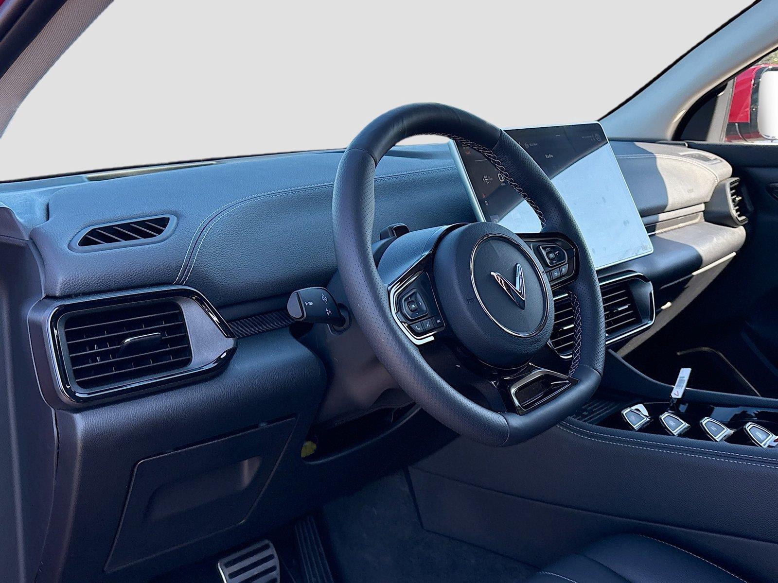2025 VinFast VF 8 Eco
