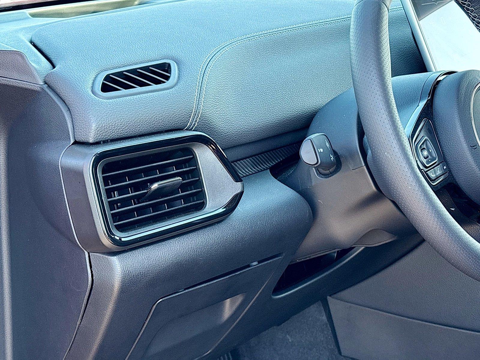 2025 VinFast VF 8 Eco