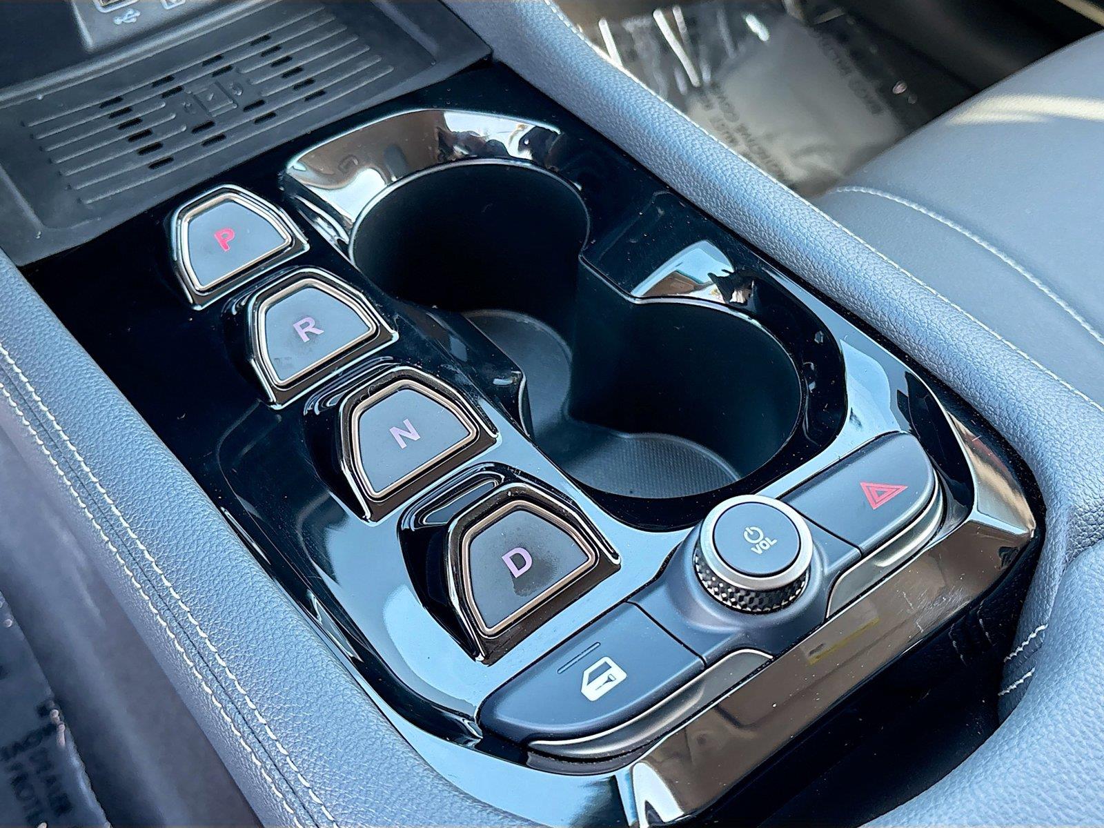 2025 VinFast VF 8 Eco