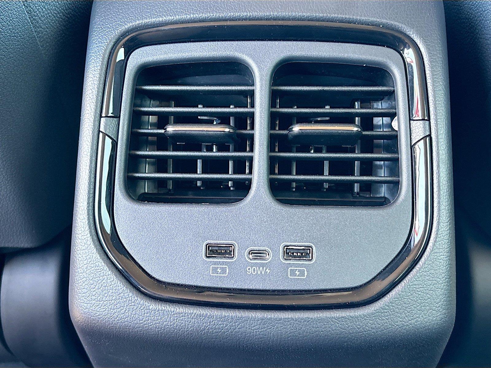 2025 VinFast VF 8 Eco