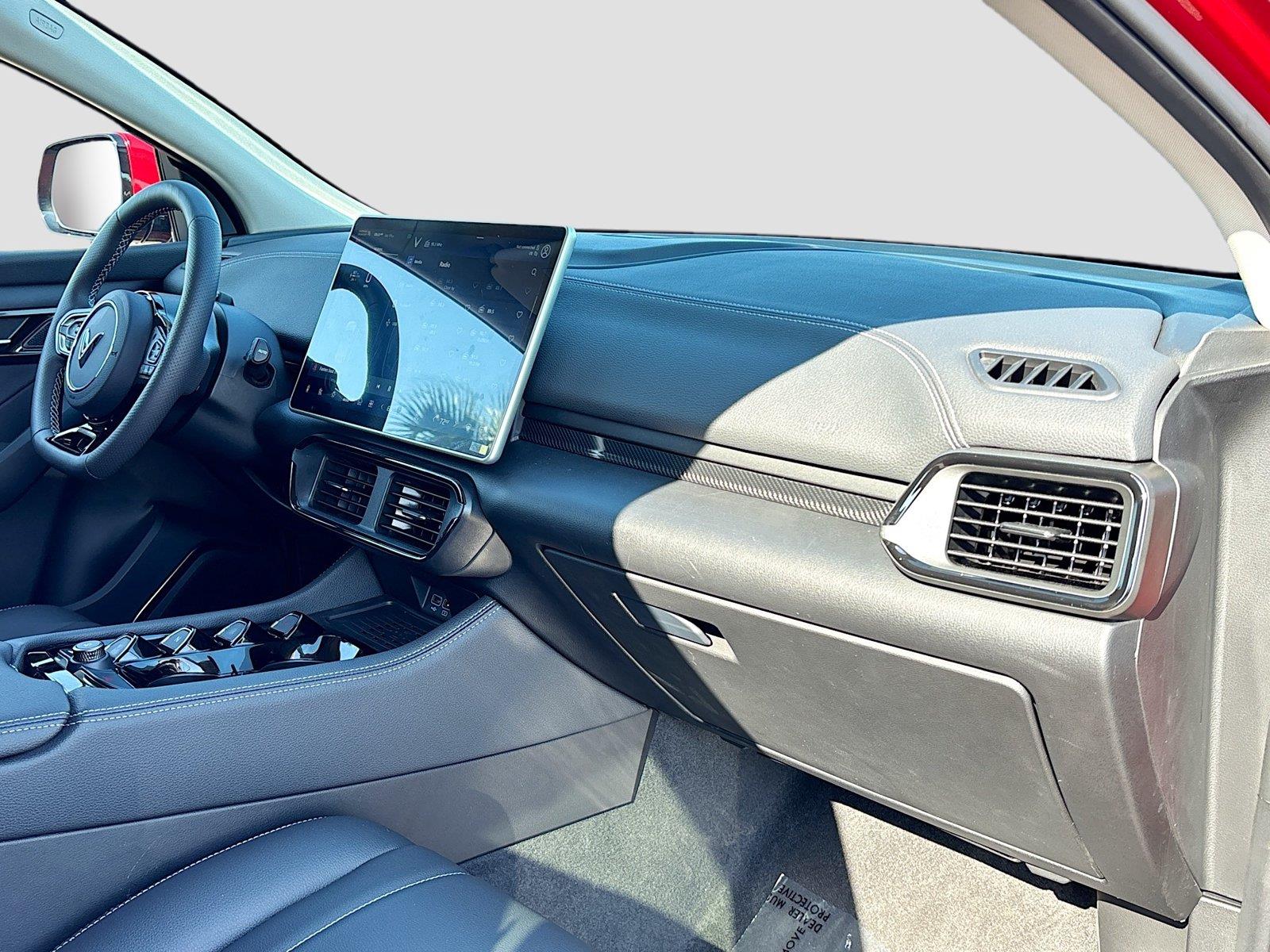 2025 VinFast VF 8 Eco