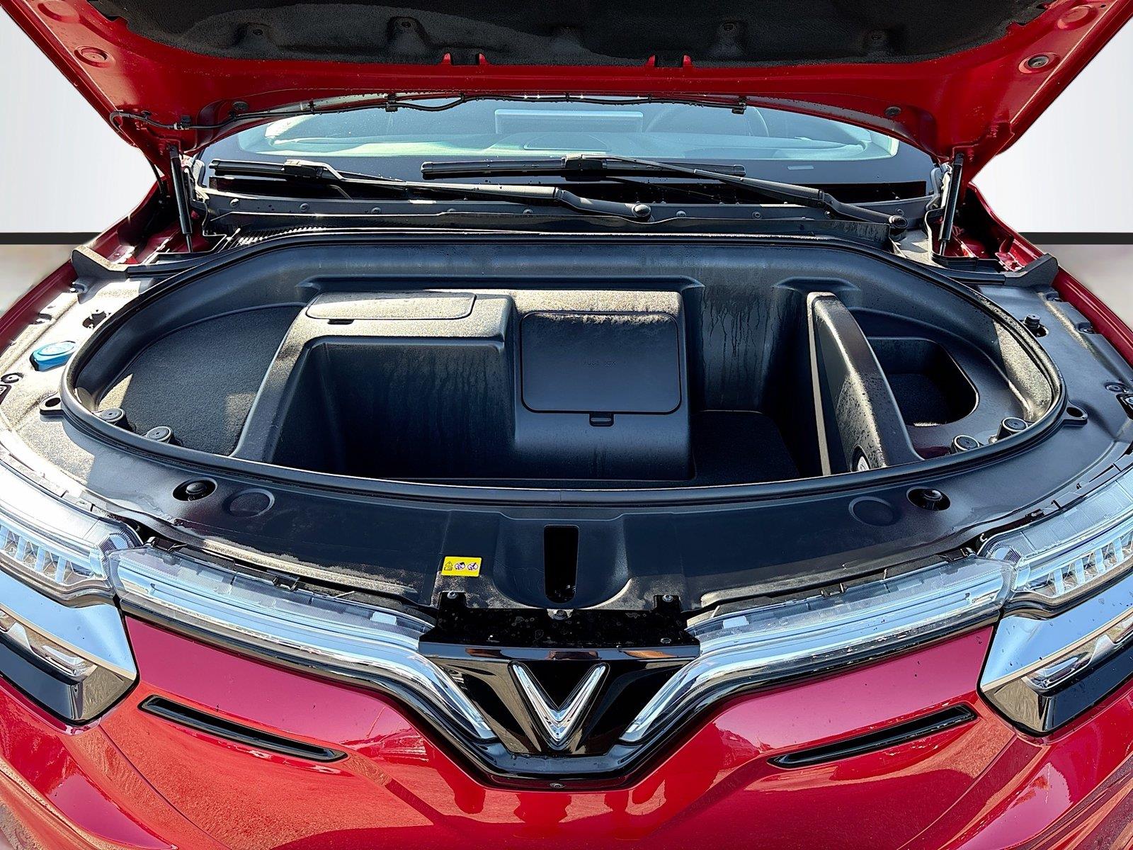2025 VinFast VF 8 Eco