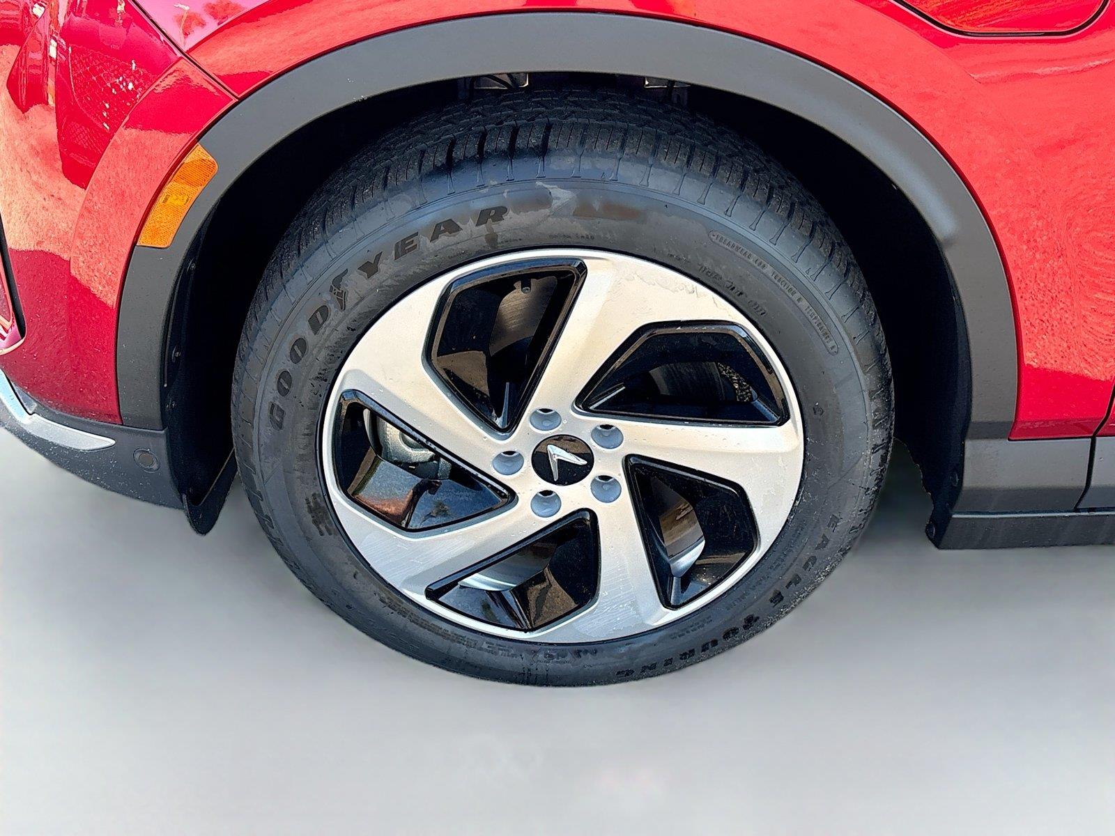 2025 VinFast VF 8 Eco
