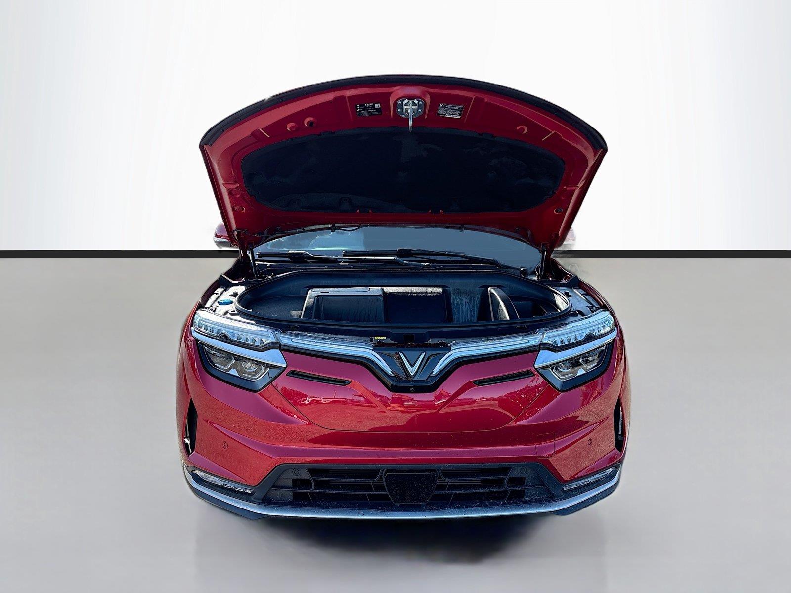 2025 VinFast VF 8 Eco