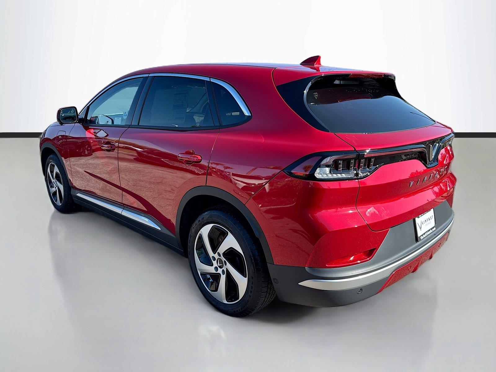 2025 VinFast VF 8 Eco
