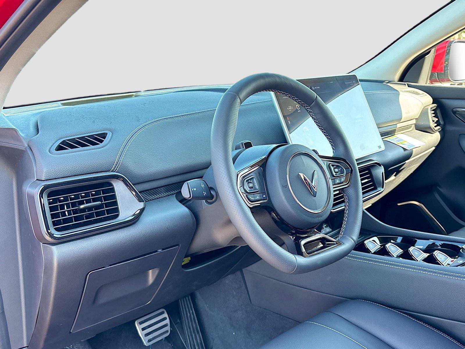 2025 VinFast VF 8 Eco