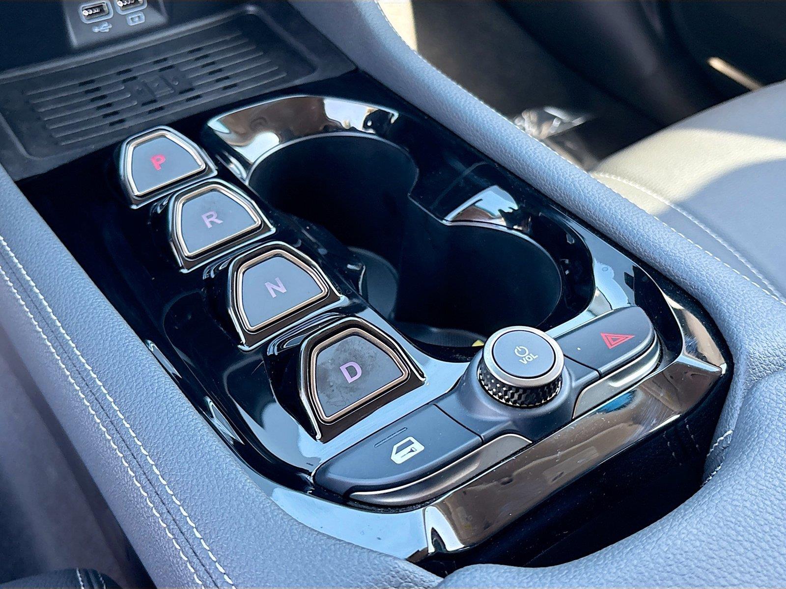 2025 VinFast VF 8 Eco