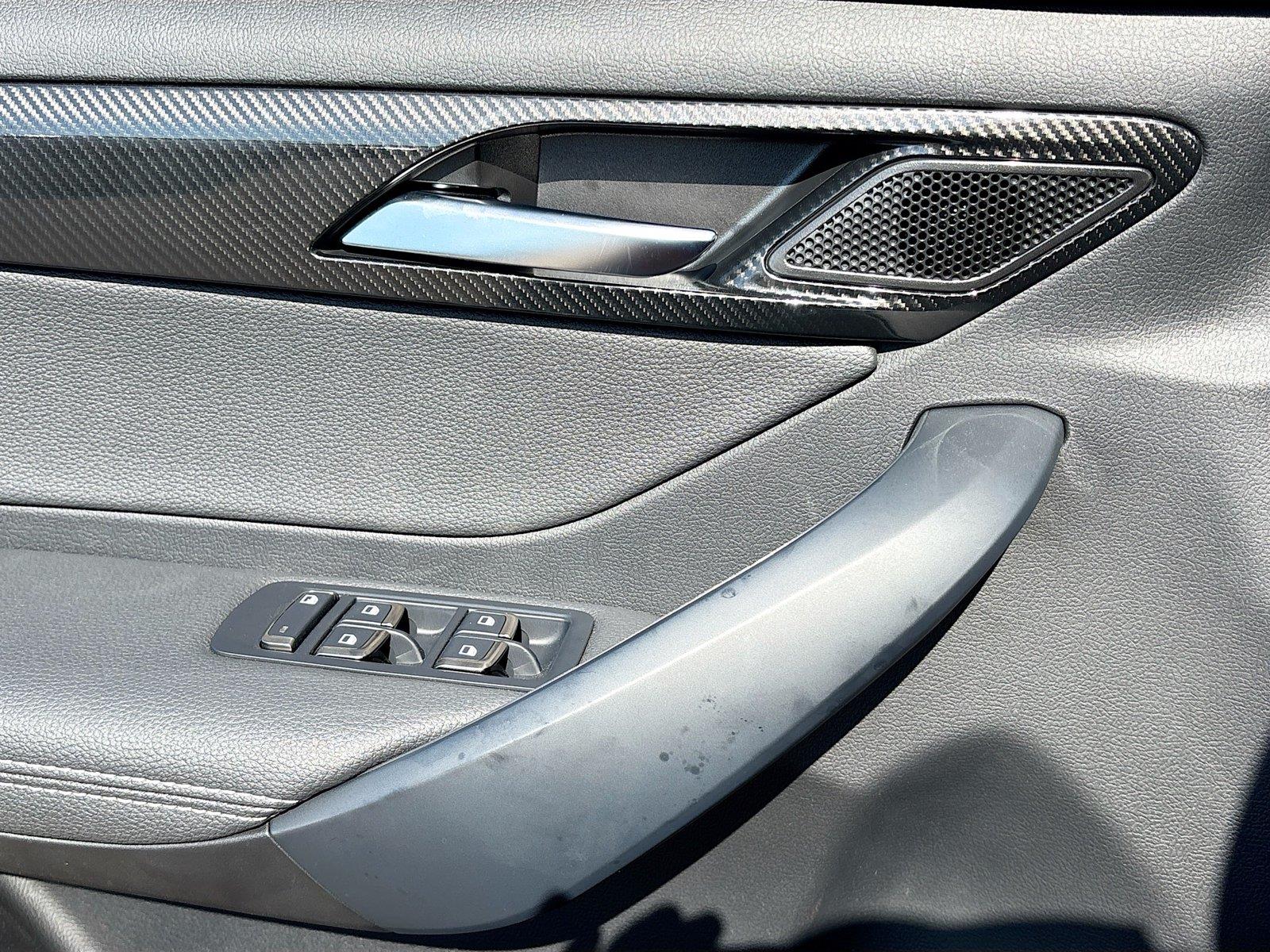 2025 VinFast VF 8 Eco