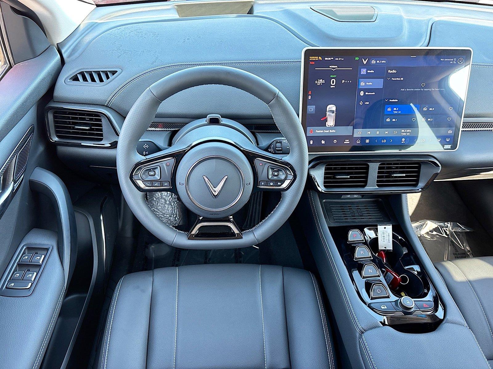 2025 VinFast VF 8 Eco