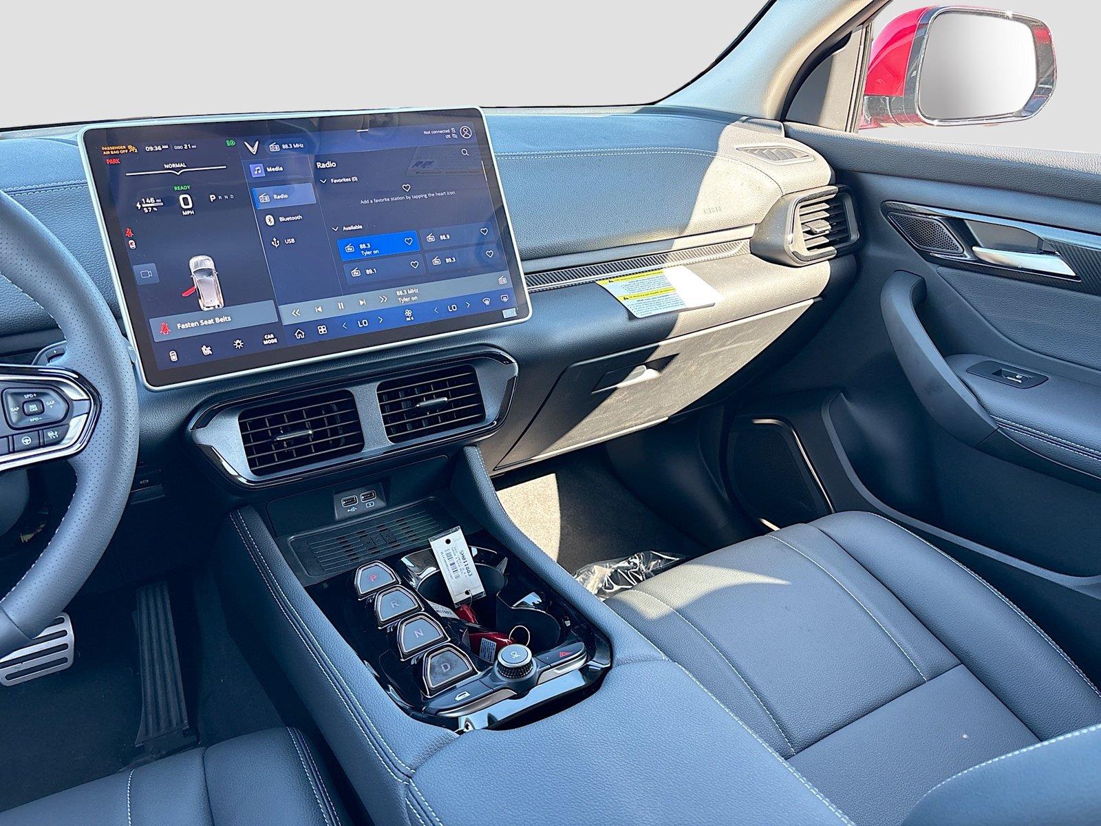2025 VinFast VF 8 Eco