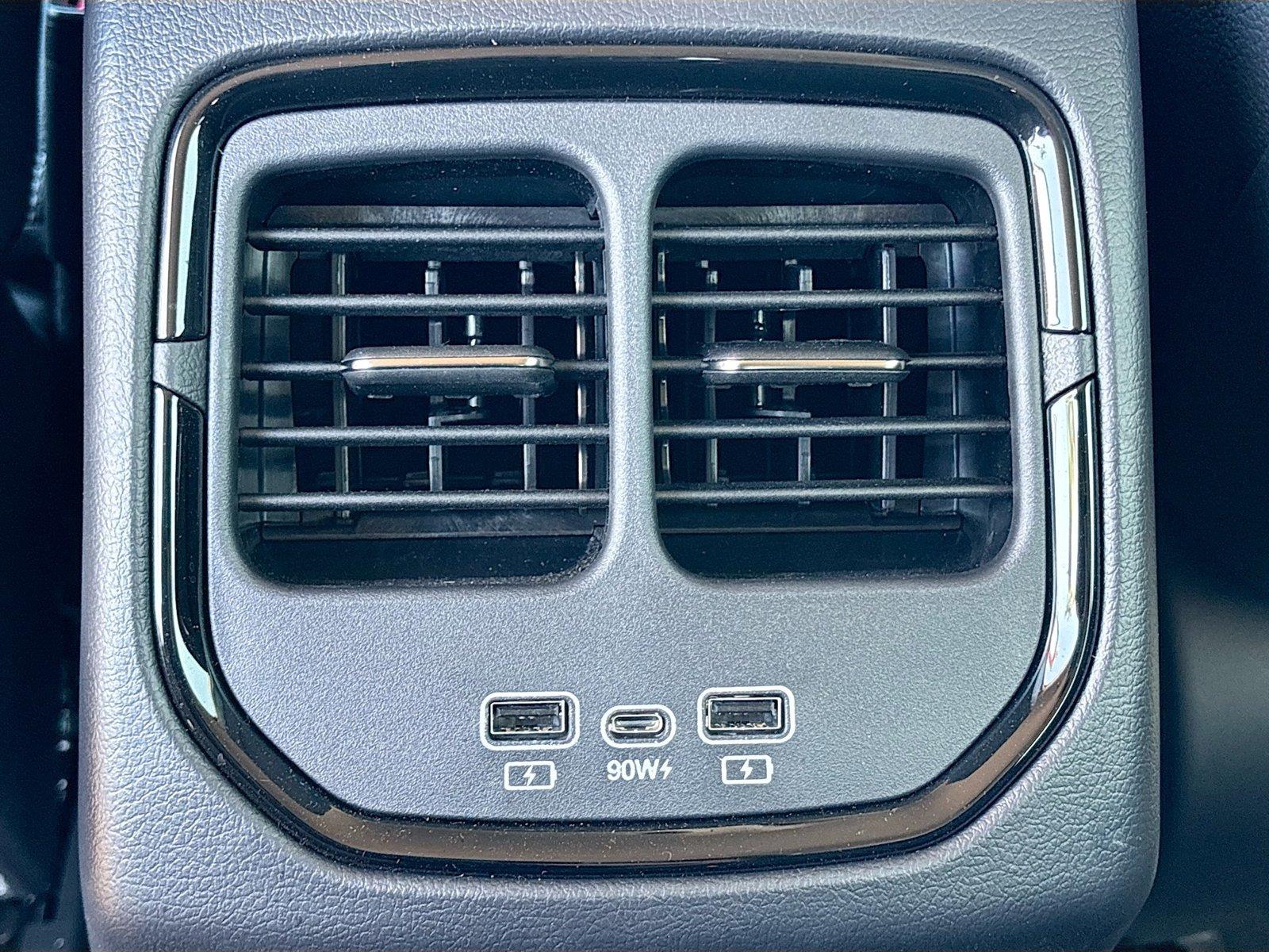 2025 VinFast VF 8 Eco