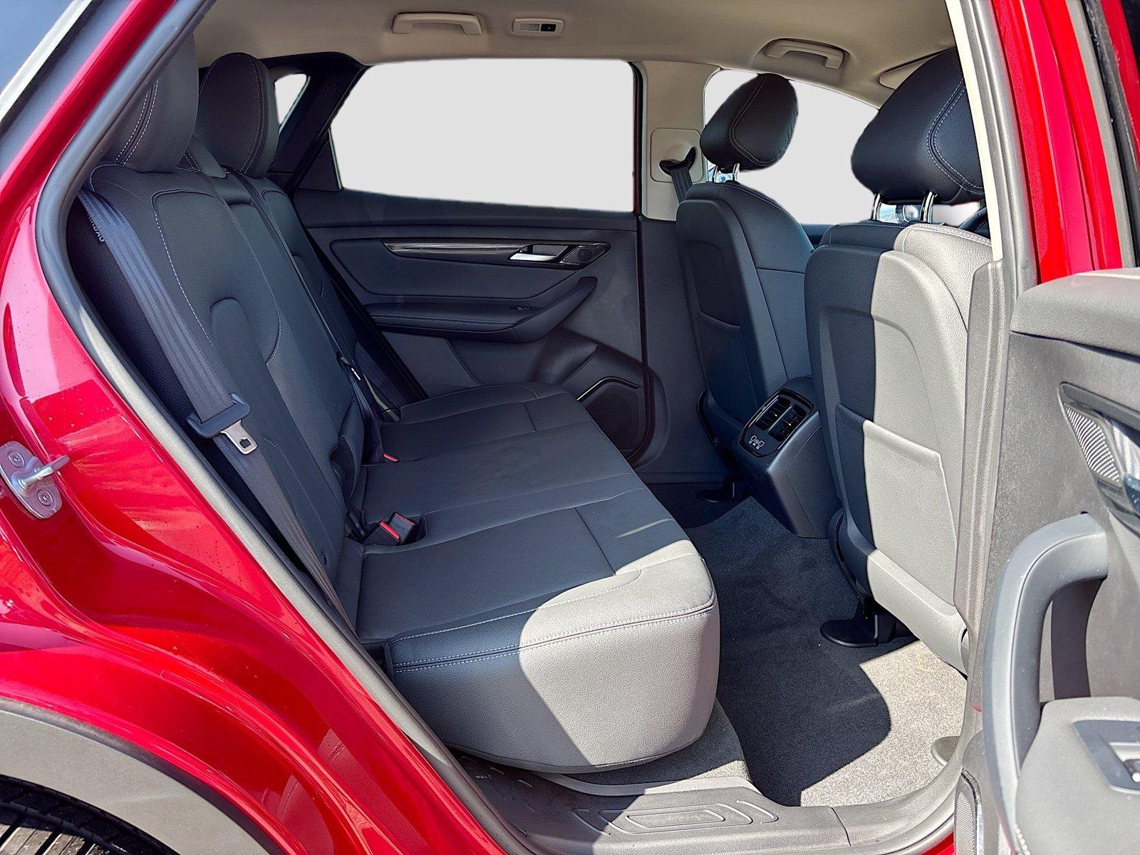2025 VinFast VF 8 Eco