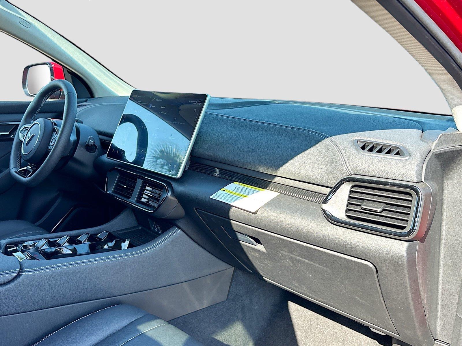 2025 VinFast VF 8 Eco